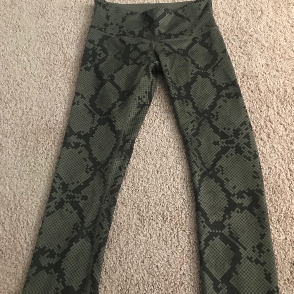 Lululemon snakeskin Capris 2